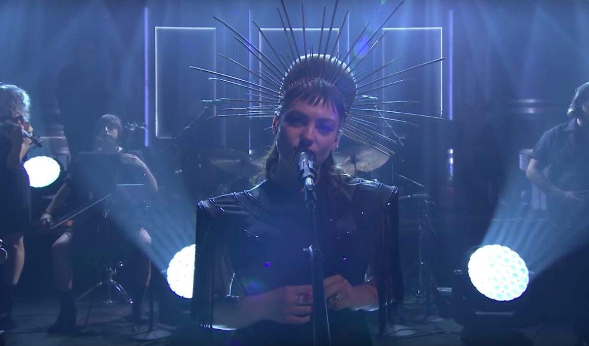 Angel Olsen casts one mesmerizing spell on 'The Tonight Show'