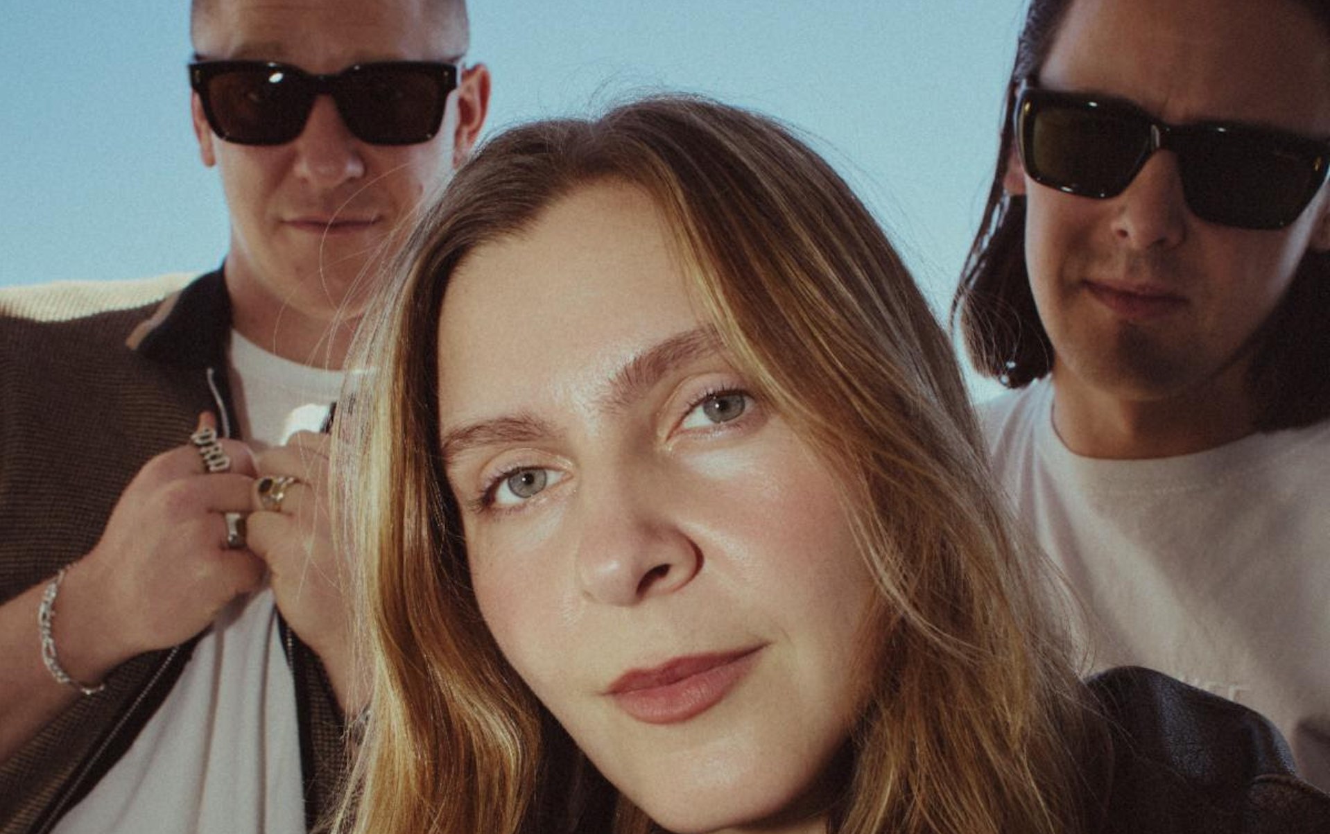 Jungle heat the asphalt under our dancing feet with 'The Wave'