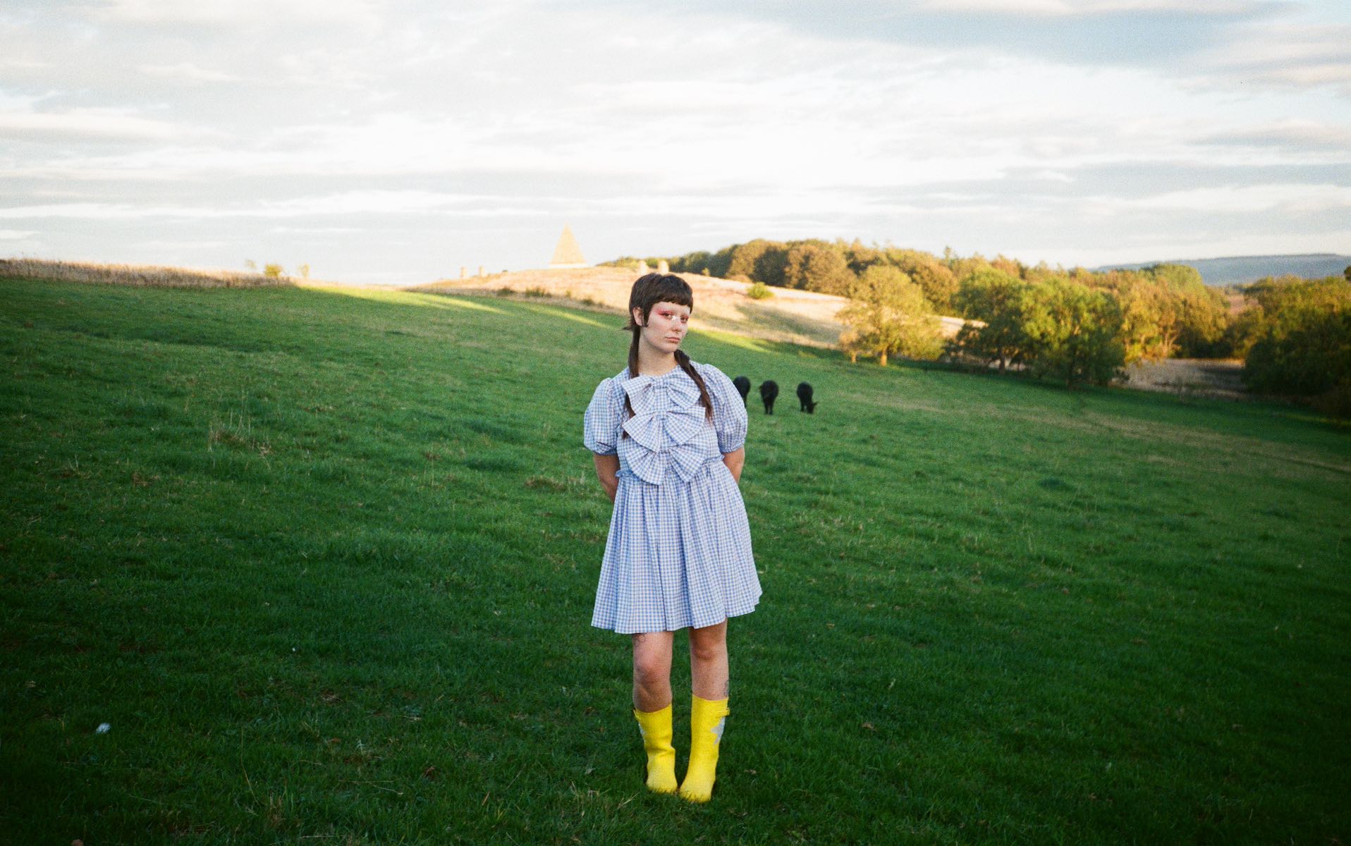 Mollie Coddled rides out emotional alt-pop turbulence with ‘Raincloud’